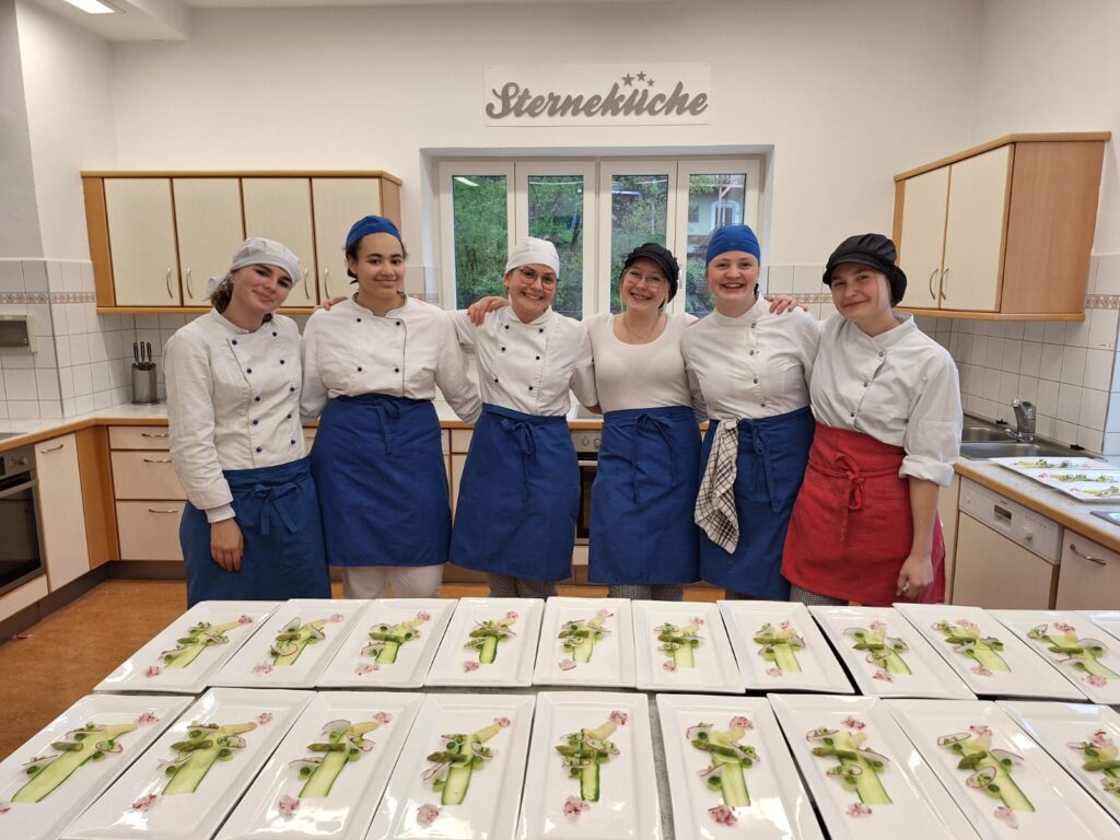 Gastronomische Vielfalt: “Schülerinnen präsentieren Haute Cuisine in der Fachschule Unterleiten”