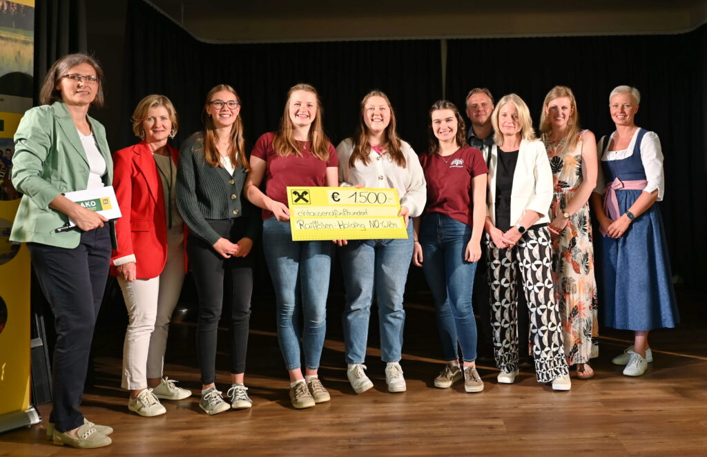 1.-Platz-Unterleiten-Buehne-2-1024x662