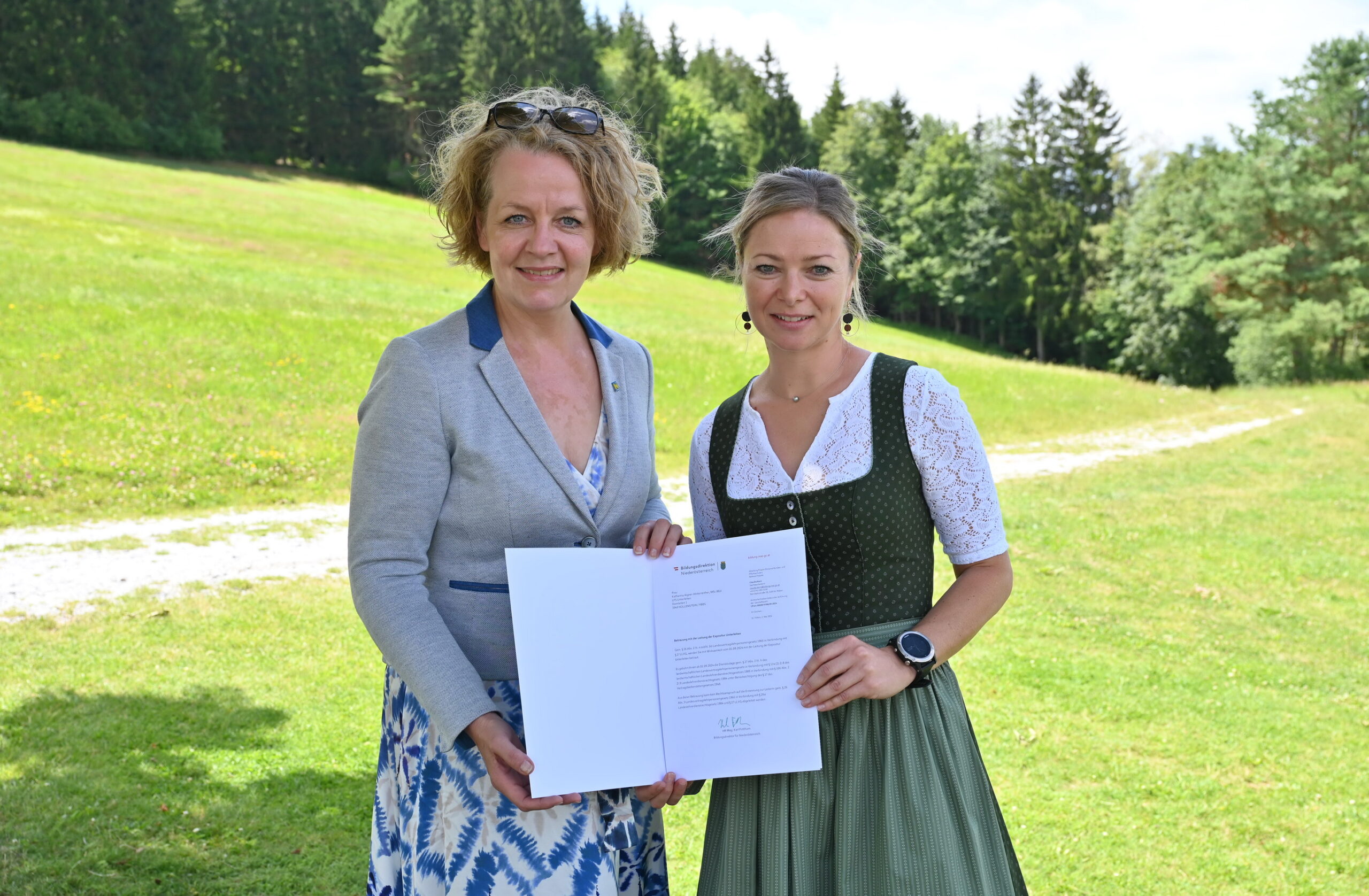 Bildungs-Landesrätin Christiane Teschl-Hofmeister mit der neuen Direktorin Katharina Aigner-Hinterreither